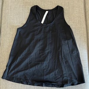 black lululemon tank top